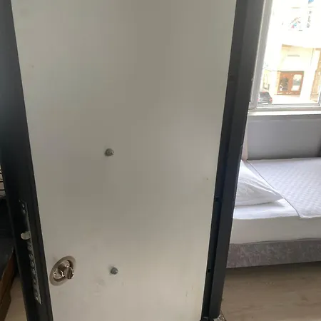 Red White House Szálloda