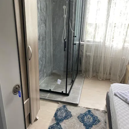 Red White House Szálloda