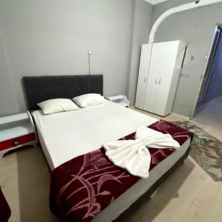 ホテル Red White House