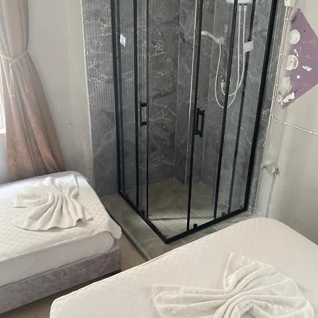 Red White House ホテル *