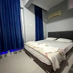 Red White House Hotel