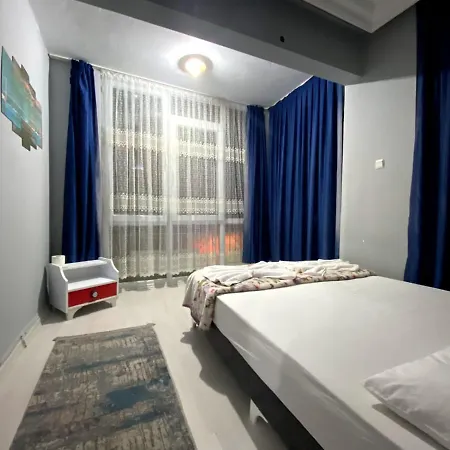 Red White House Hotel
