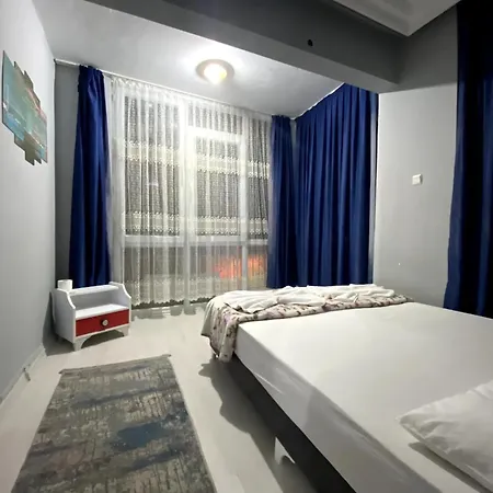 Red White House Hotel