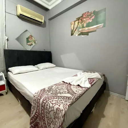 Red White House Hotel