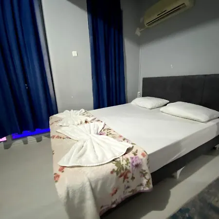 Hotel Red White House