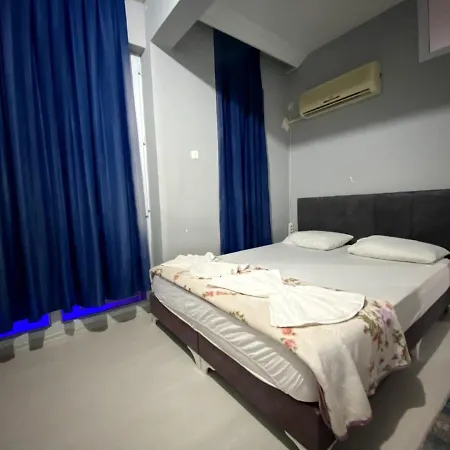 Red White House Hotel