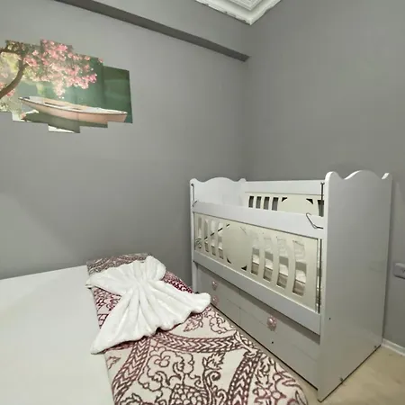 Red White House Hotel *