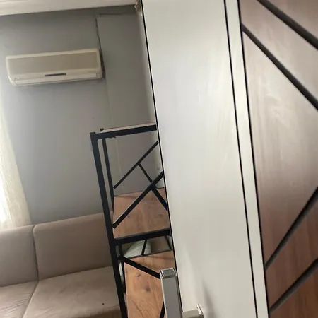 Red White House Hotel *